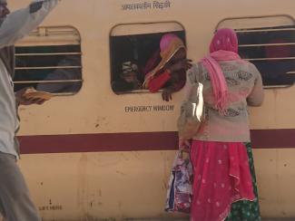 Discussion sur le quai