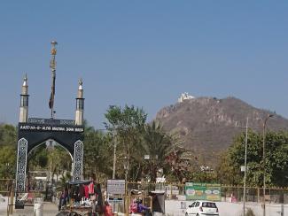 Mosquée et Monsoon Palace