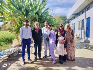 Familles de Radhe et de son frère