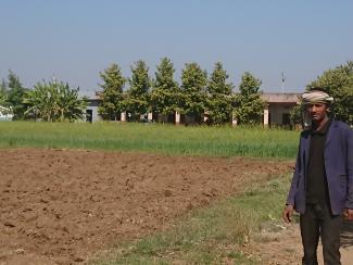 Ramlal devant la ferme